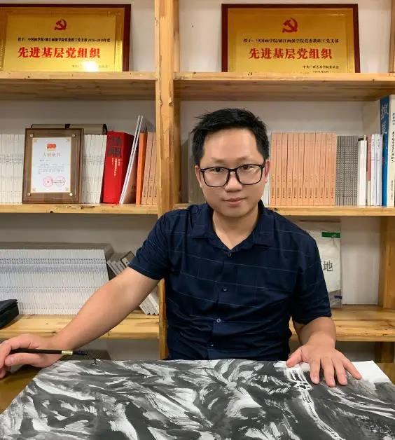 5e8a675a035c42d28a3b79fda0a81bda.jpg 5e8a675a035c42d28a3b79fda0a81bda.jpg