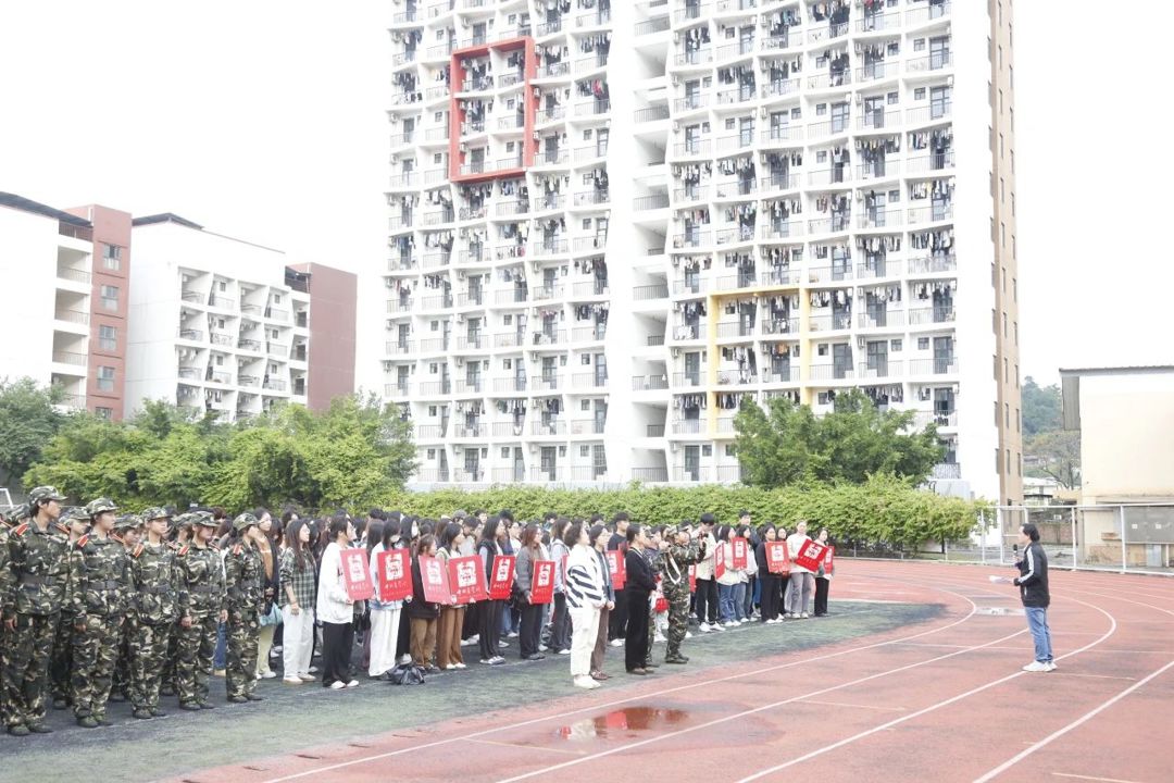 80f936a0d95c4b55bb095fed5e1058ca.jpg 80f936a0d95c4b55bb095fed5e1058ca.jpg